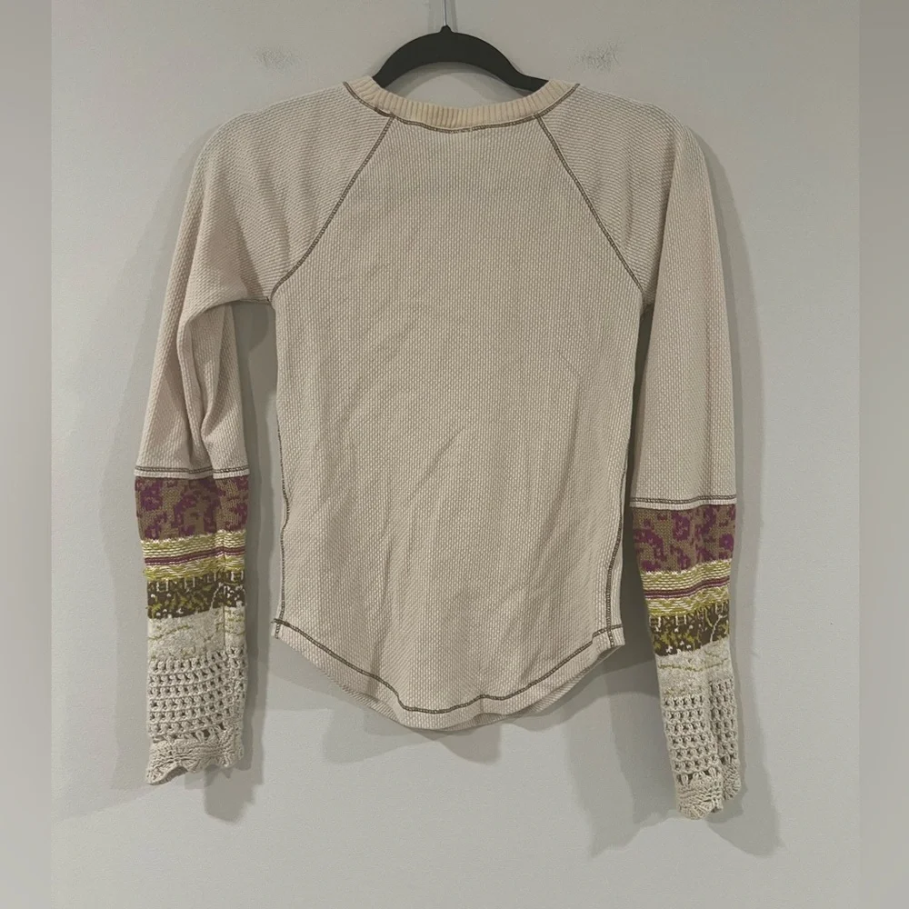 Free People Size Small Boho Thermal Top Crochet Cuff Patchwork Sleeve Cream